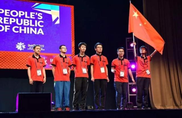 国际数学奥赛中国队重登第一，6名队员均获金牌