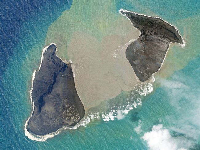 汤加火山爆发前后对比图曝光：初步报告无大规模伤亡