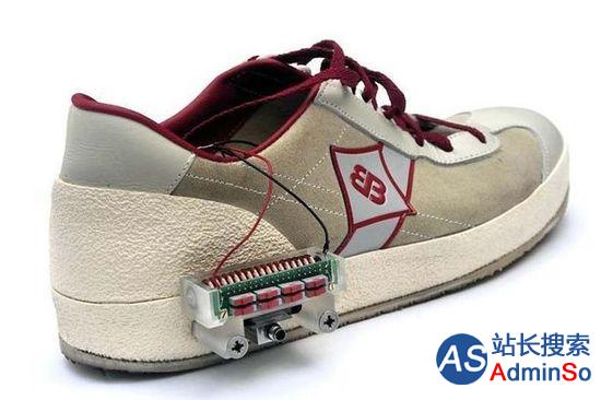 懒人神器：自动系带鞋再升级 走路可发电