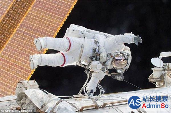 秀技能：NASA称两名宇航员走出空间站“修车”