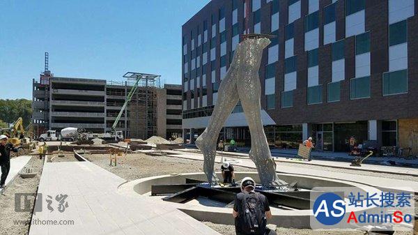 加州科技园区17米高裸女雕塑引争议，官员：高科技产业缺乏女性