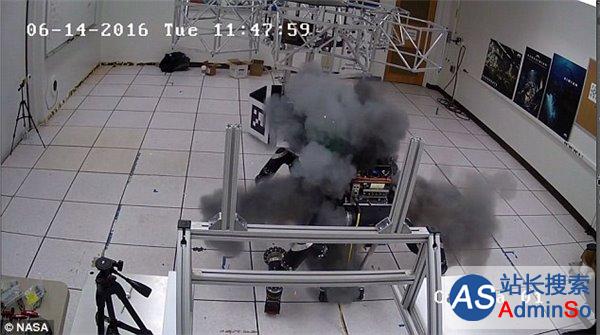 NASA公布美军机器人爆炸视频：干冰灭火器都没用